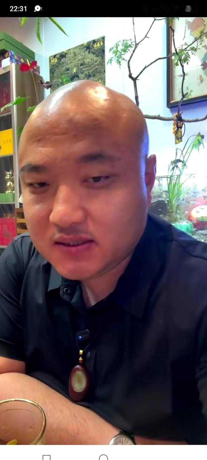 网红“咸阳胆哥”跟婵婵，终于在西安碰上了。结果，一个在视频里咋咋呼呼的大男人，