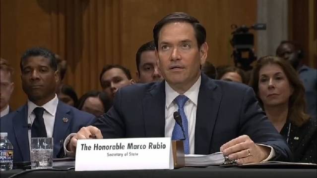 中美又谈崩，特朗普下两道战书，鲁比奥对华改称呼，英国加入混战。5月12日，中美虽