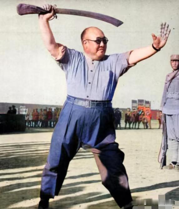 马鸿逵是民国时期的西北军阀“四马”之一，曾统治宁夏17年，被称为“宁夏土皇帝”。