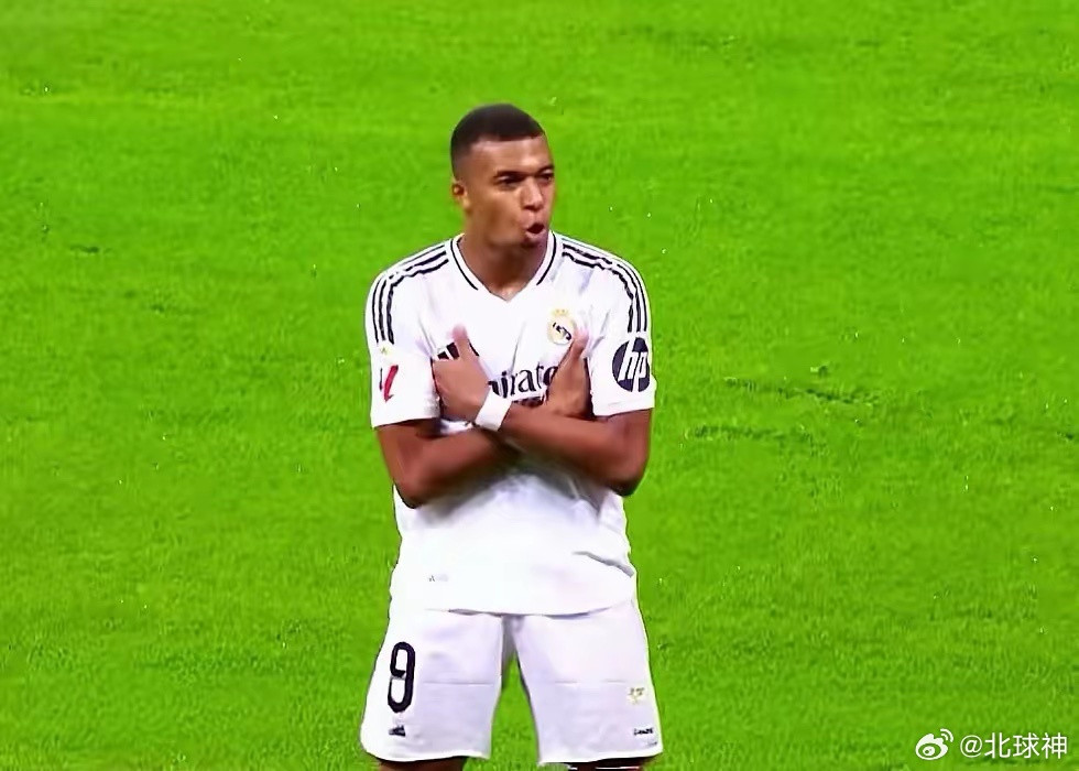 皇马再度陷入风波之中，这一次，更衣室的局势已然彻底失控。据西班牙媒体Defens