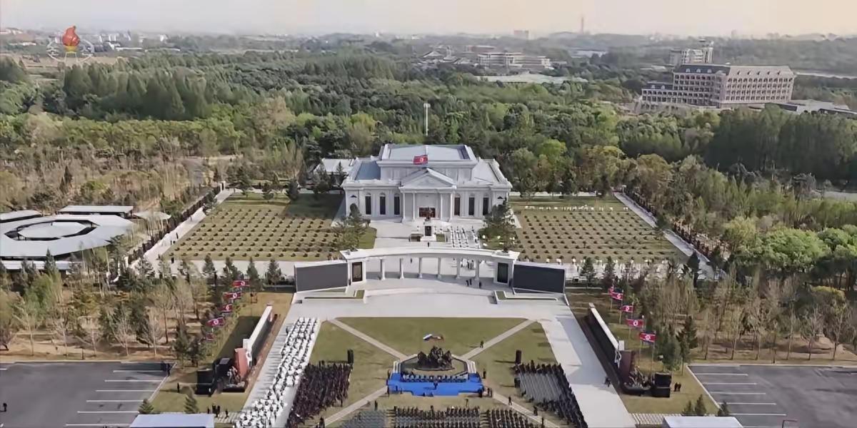 朝鲜在建筑的设计上是有自己独特的风格的，而且不少项目设计建设的很端庄、大气！大