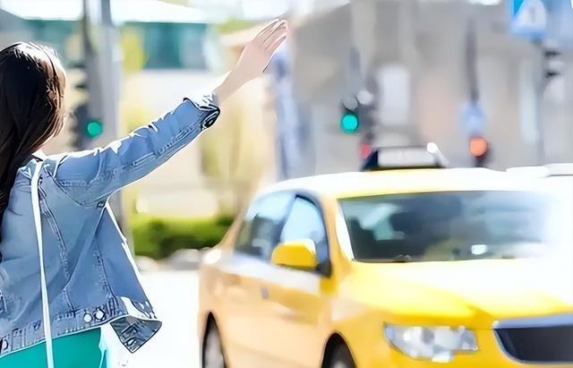 为什么大家现在宁愿等网约车，也不坐出租车？很简单，因为现在的出租车，已经彻底活成