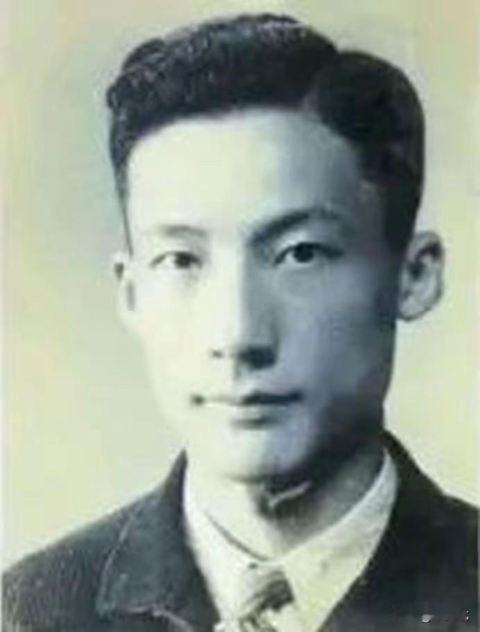 1949年，毛人凤下令处死朱君友。朱君友坦然赴死，却发现枪决他的2名特务，朝他频
