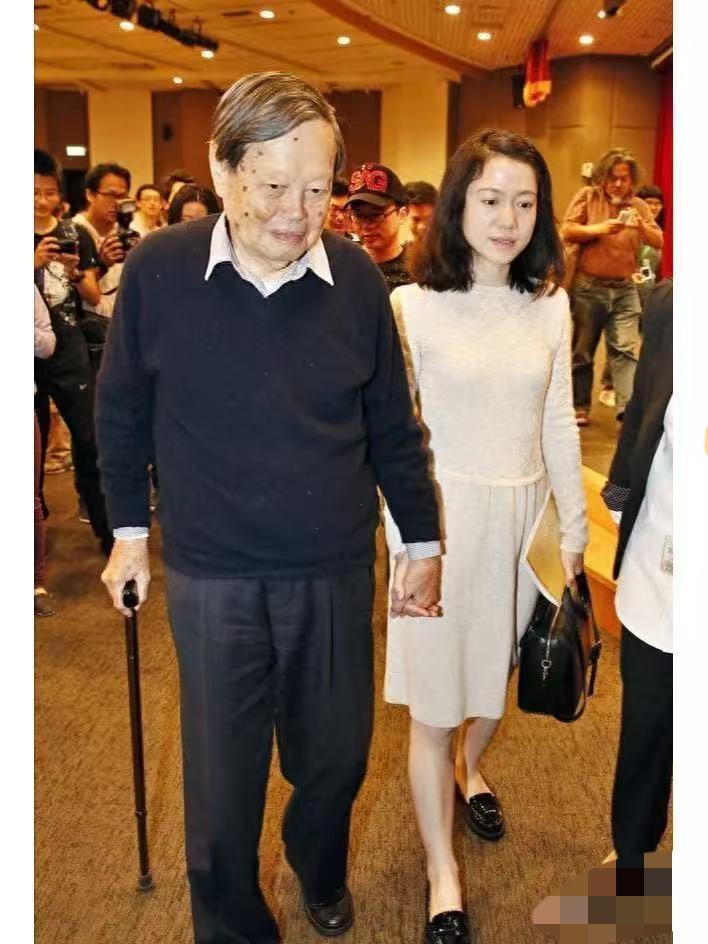 我又相信爱情了，就因为先生喊“帆帆”，翁帆立刻问“你是不舒服吗”，先生笑着说