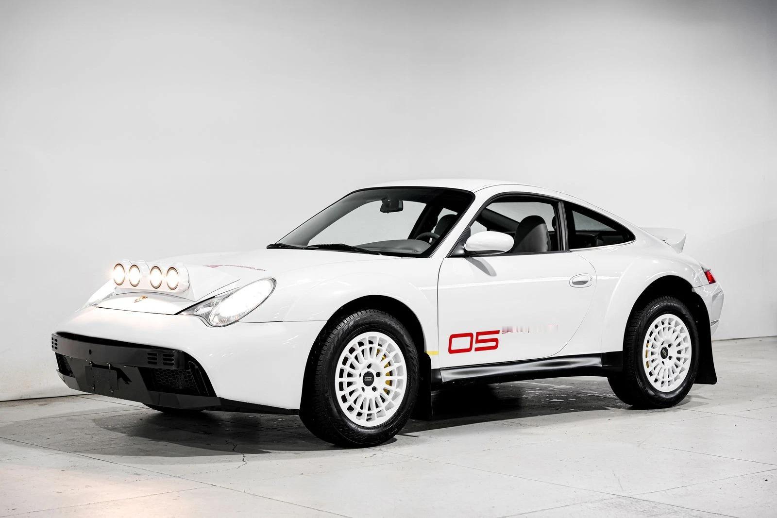 Porsche 911 Carrera 4S，在Dakar出现之前，各...