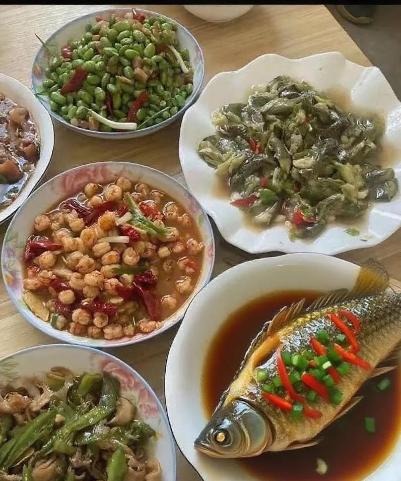开心，开心，今天特别特别的开心婆婆今天去小姑子家了，我终于可以自己动手做一餐自己