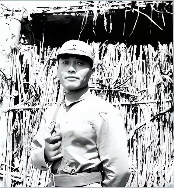 1938年，一个师长打光了8000人准备逃跑，上级一通电话让他回去死守，这一仗打