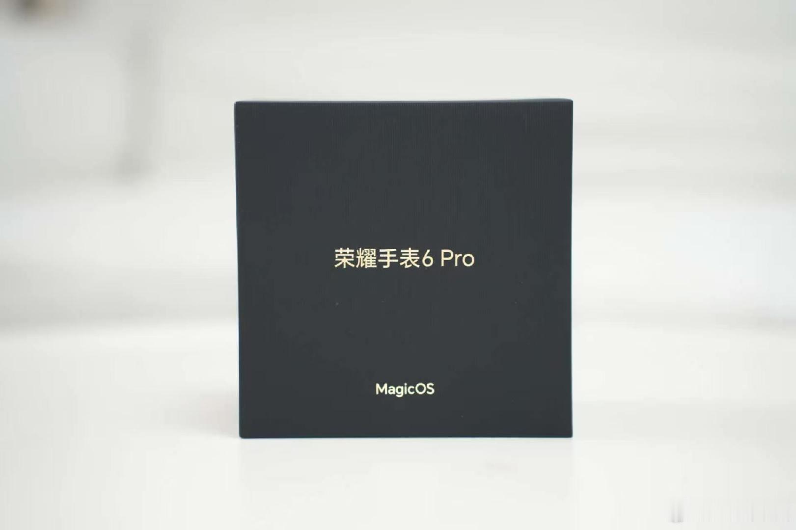 如果入手了荣耀Magic9系列，我建议再买个荣耀手表6Pro，要选这个黄色，很骚气，目前我用下来最大
