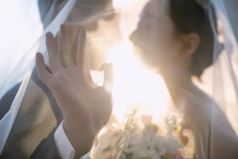 婚姻给了女人什么？这真是个扎心的问题。嫁对人，婚姻是安全感和幸福的港湾，女人能在