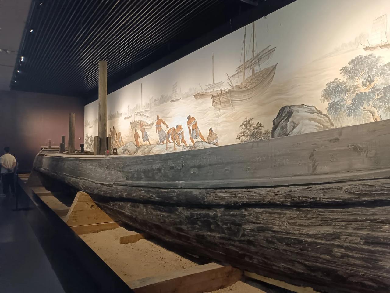 八项规定整治活动正在向纵深发展，其中整治违规吃喝问题更是重中之重。单位开过会了