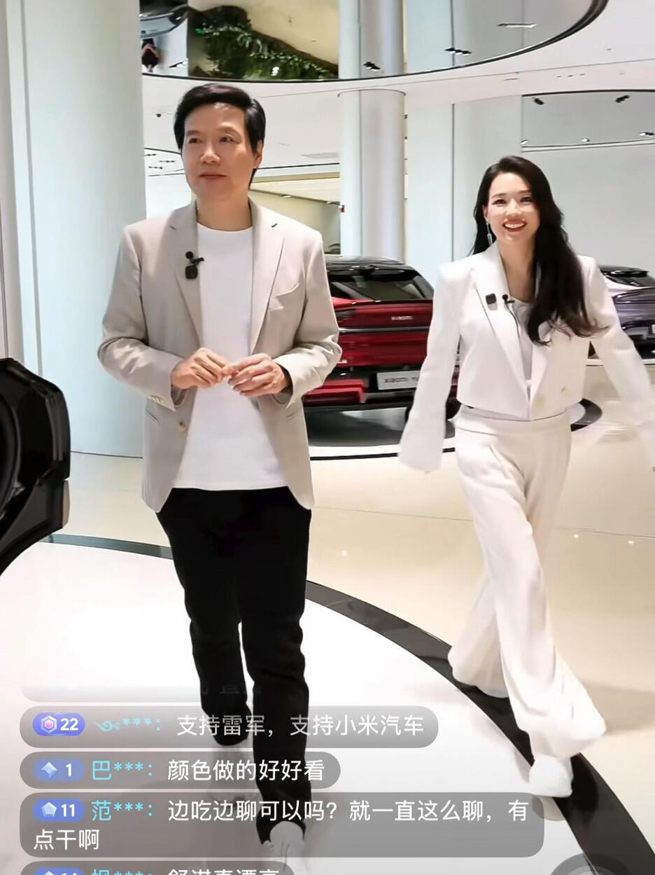 雷军和舒淇一起直播了，好开心的少女，舒淇代言小米很合拍，代言适配度超高！舒淇很