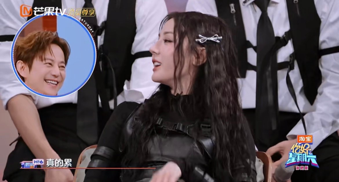 迪丽热巴人还在魂已经飘走了好六跳舞环节热巴全程火力全开，每段舞蹈都跳得超认真，