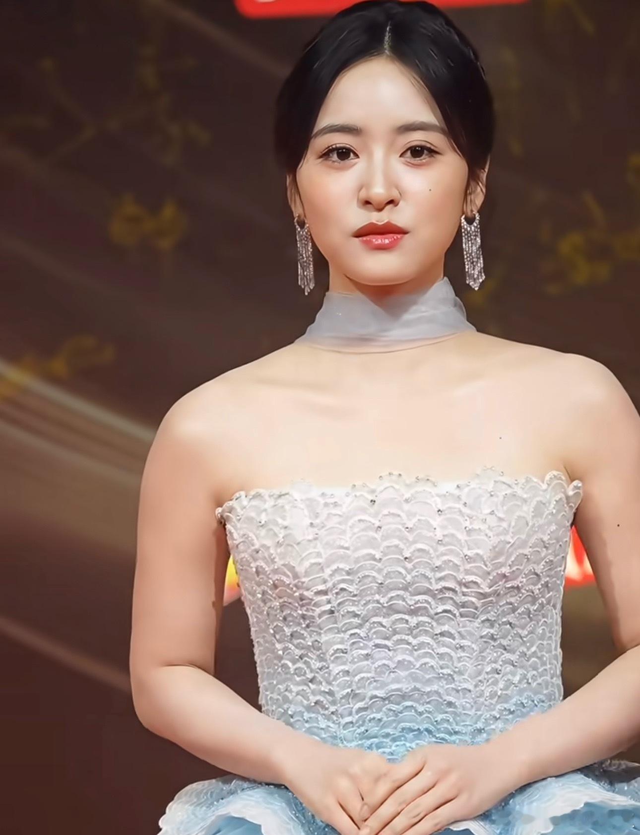 不说了，一圈看下来她真的不够自律，怒其不争啊