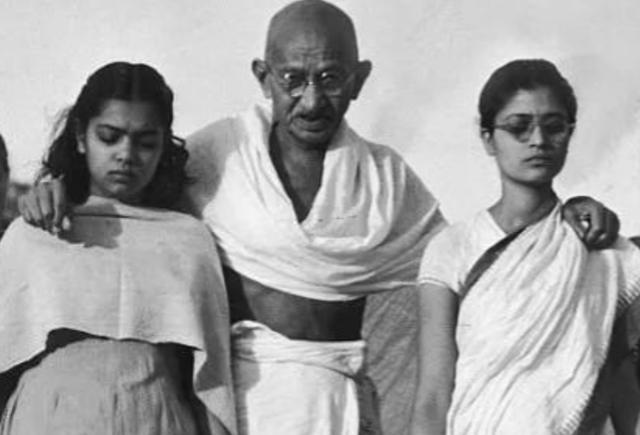 1900年，甘地尝试第一次禁欲失败后，在6年宣布第二次禁欲，此时他是36岁，禁欲