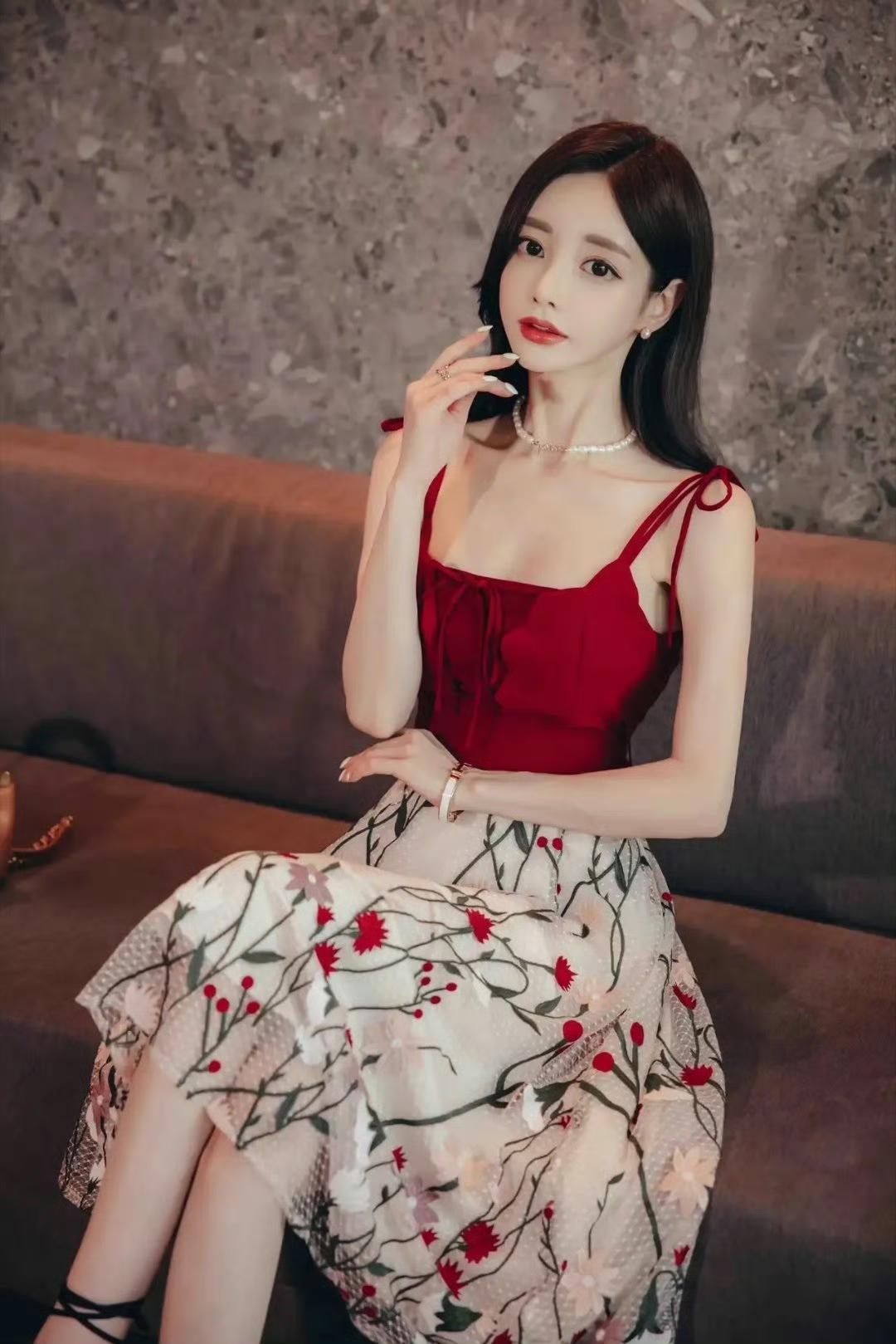 女星穿搭大赏：中式旗袍与日常私服碰撞，每一套都美到犯规✨近期女星穿搭内卷升