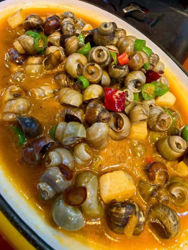 现在年轻人的消费观跟我们真的很不一样。 我们那一代喜欢存钱、买必需品...