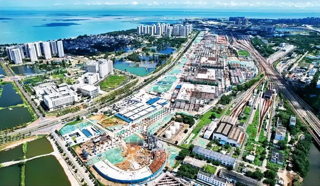 12月18号，海南全岛封关！这下子，新加坡是彻底不淡定了。守着马六甲海峡