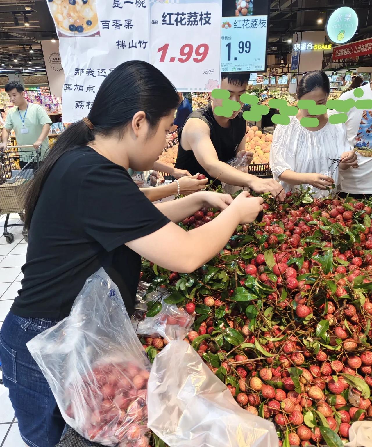 我一直以为桂林的水果便宜，没想到，山东莒县的水果更便宜啊！看看招贤镇的这家超市