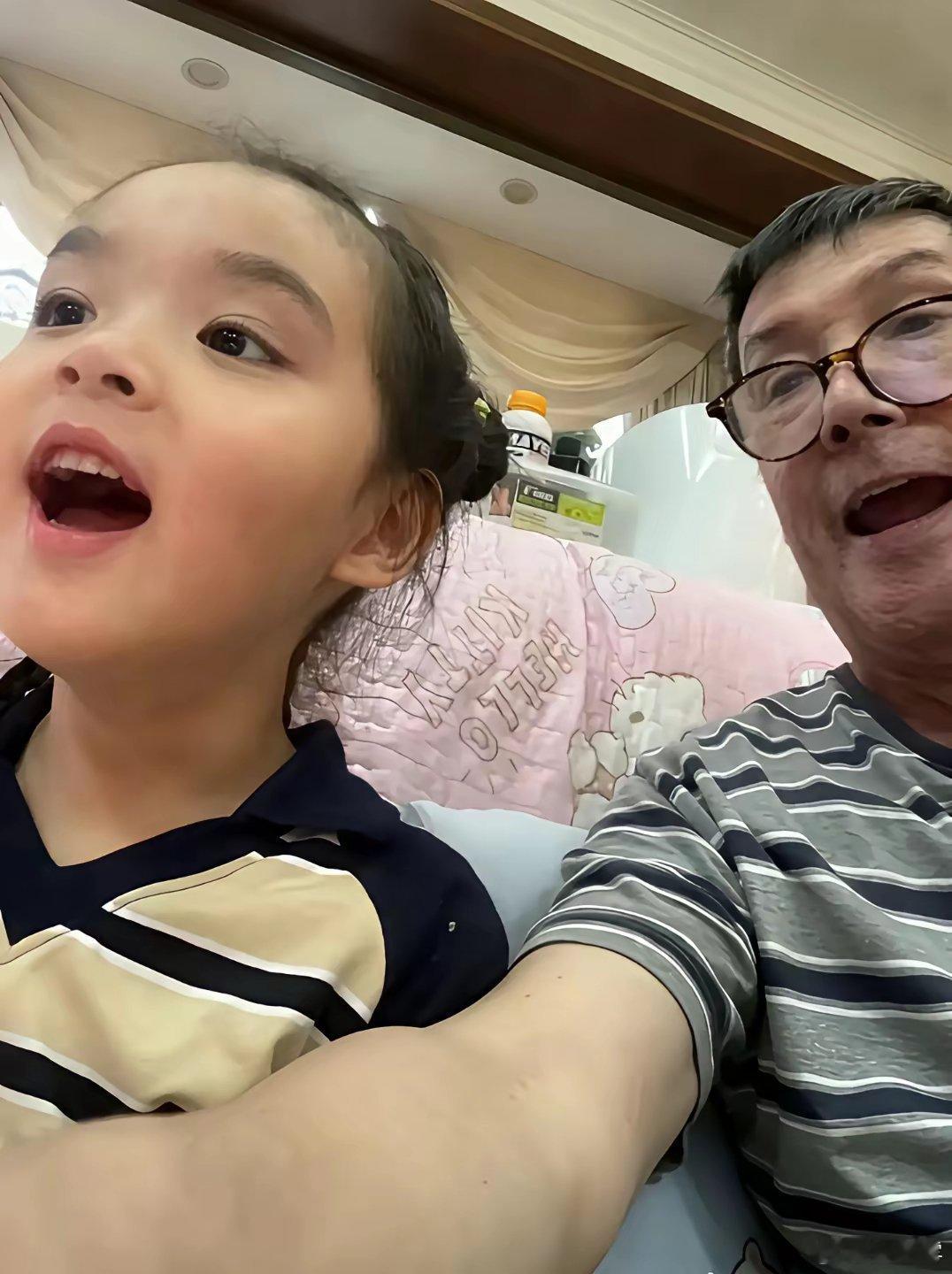 娶漂亮老婆净化基因还是很有用的，向佐的儿子女儿都比他好看多了​​