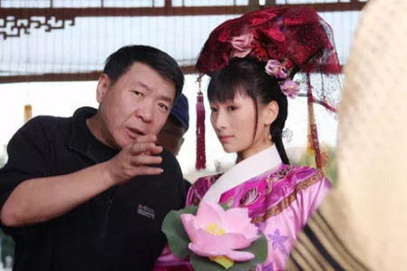 2010年，《甄嬛传》剧组全国海选，演员陶昕然与导演郑晓龙“密会”两个小时，最终