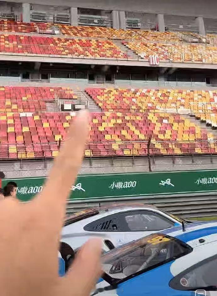 王一博救命，小嗷连预告都没，赞助先到位，啵啵这号召力谁懂