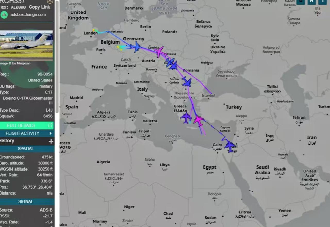 双方的袭击战刚进入第二天，大批美军的C-17A“环球霸王III”和C-5M“超级