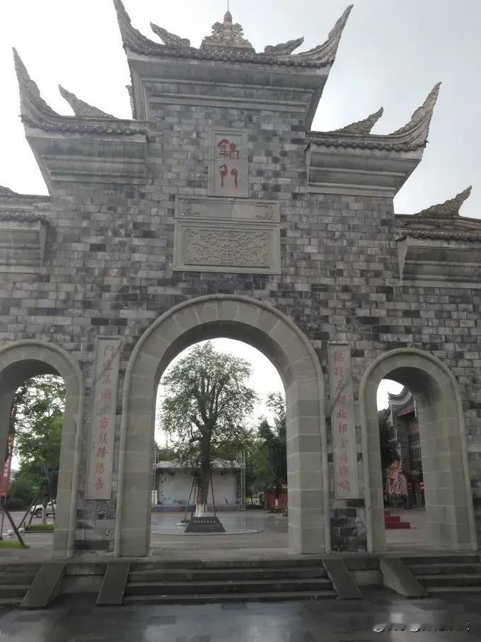 今年五一成都估计炒得最热的景区就是新都区的锦门了吧？这一波看似骚操作，但可能是一