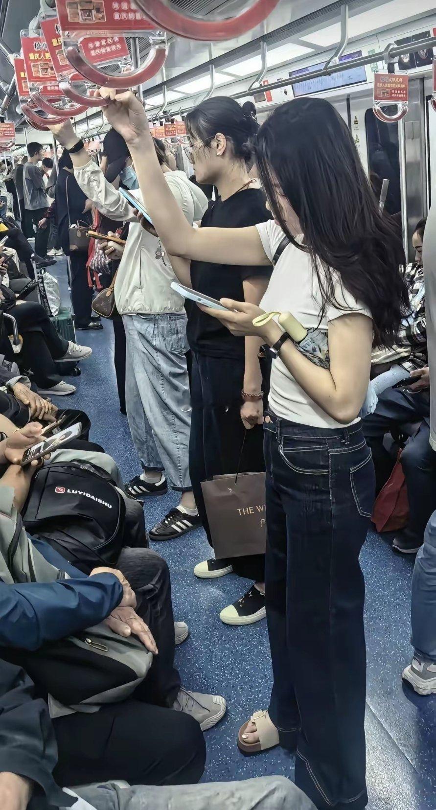 为什么女生坐地铁宁愿站着，也不愿意与他人争座位