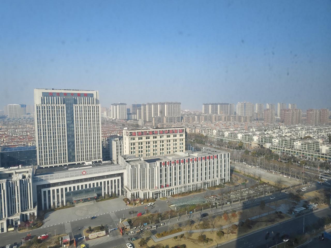 宿迁的城建还是不错的，大城市的感觉，居高临下，道路宽敞标准，高架快速路应有尽有。