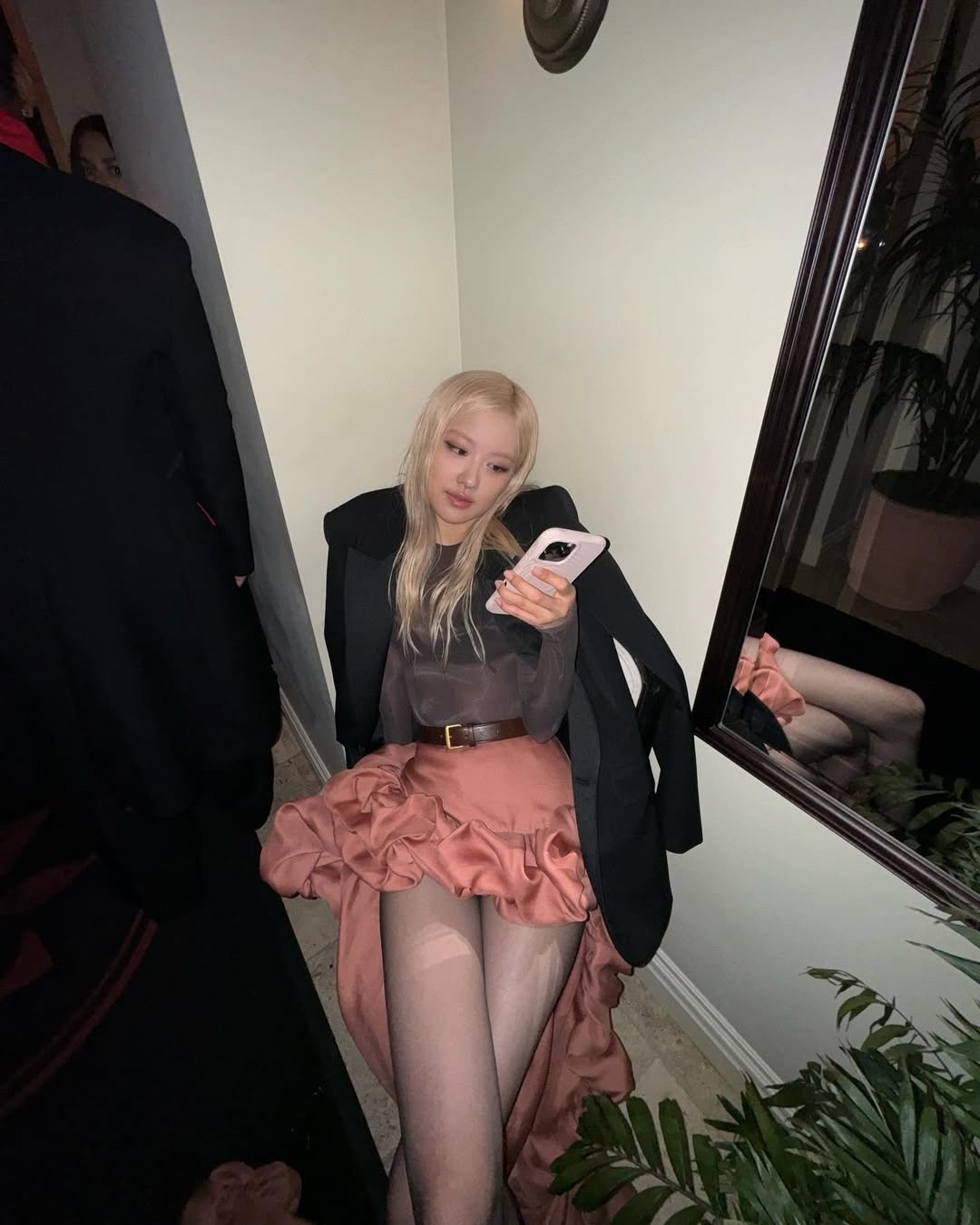 老马户这广角开的，大腿比上半身长，脚比大腿长唯一稳定的就是和love安东尼的感