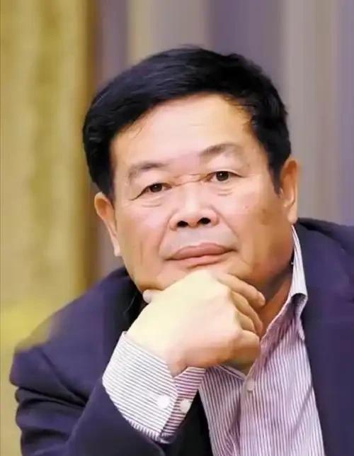 玻璃大王曹德旺在车博会上说道，我喜欢宾利，400多万，太贵！我坐不起。可他转身却