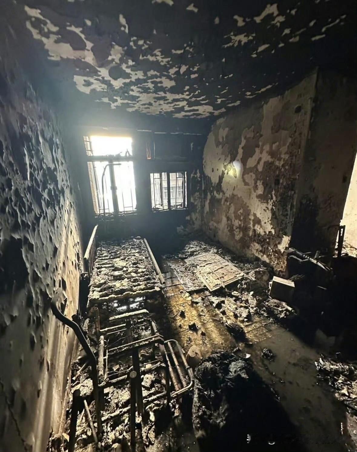 香港火灾惨重，谁能想到，靠3元柠檬水攒利润的蜜雪冰城，二话不说捐出2000万港