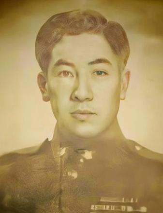 1949年7月28日，马家军骑兵第14旅旅长马成贤正用望远镜观察山下动静，他不知