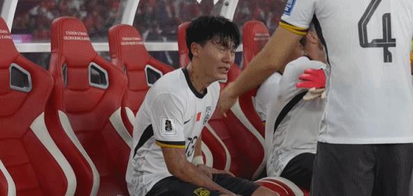 中国男足小将胡荷韬真是太让人心疼了！在之前中国男足客场以0：1输给印尼男足的赛后