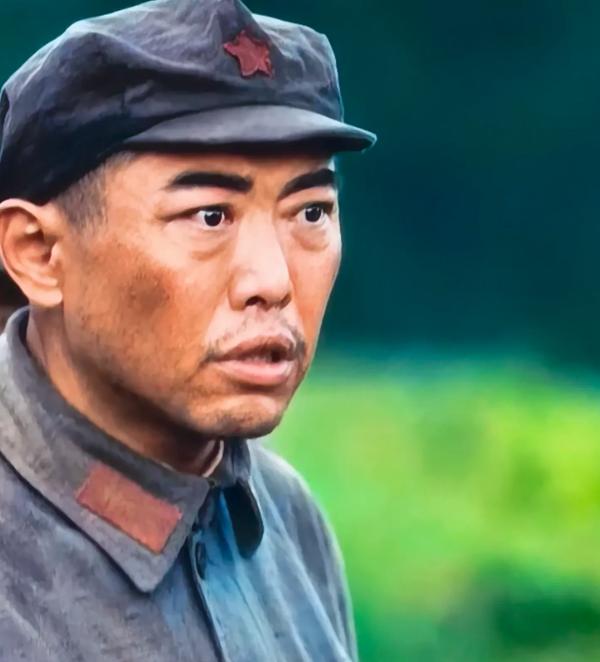 为什么让这个家伙演彭总。伟大的长征里面，别的我都能接受。唯一不能接受的就是演