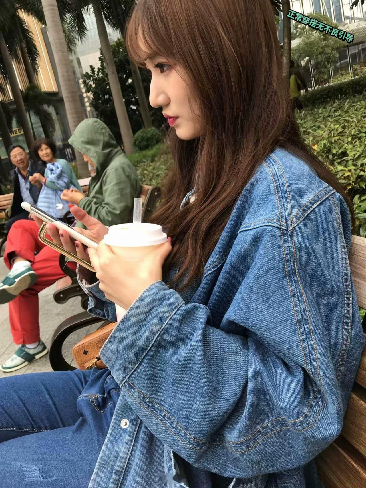 公园里脱鞋是不是不太文明👀