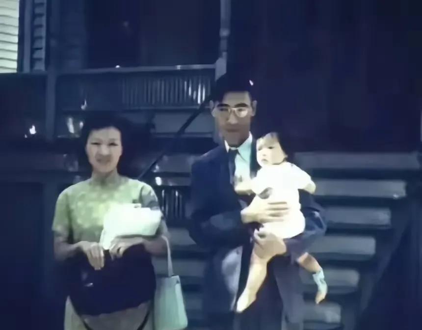 50年代，美国，为“两弹一星”殉职的<em>郭永怀</em>，留下的一张全家福，镜头中的<em>郭永怀</em>瘦高