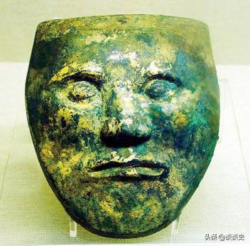 1969年12月，西林县修路施工时，民工意外挖出了一具完整的青铜棺，不同于普通木
