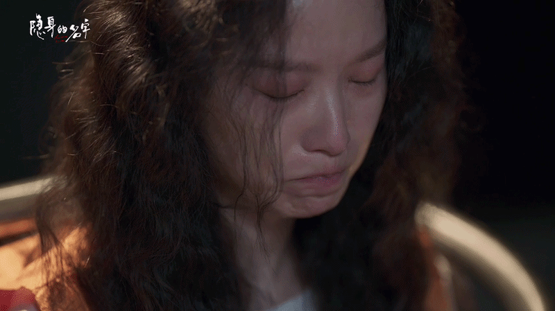 隐身的名字大结局隐身的名字水泥藏尸案真相大白，凶手是葛文君。一直怕她的控制欲，没