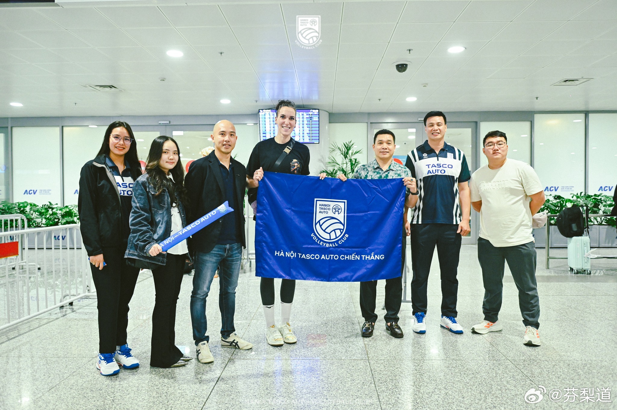 国际排坛动态河南双汇女排河南女排的外援伊万娜已经抵达越南，她加盟的是河内Tas