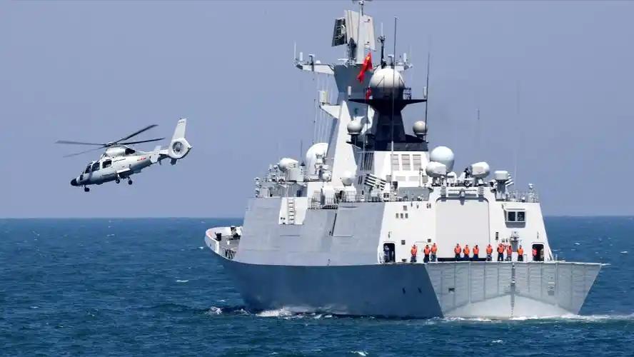 笑不活了！瞄准以色列军舰，一发导弹竟揍懵英国战舰离谱乌龙突袭黎巴嫩海岸！真