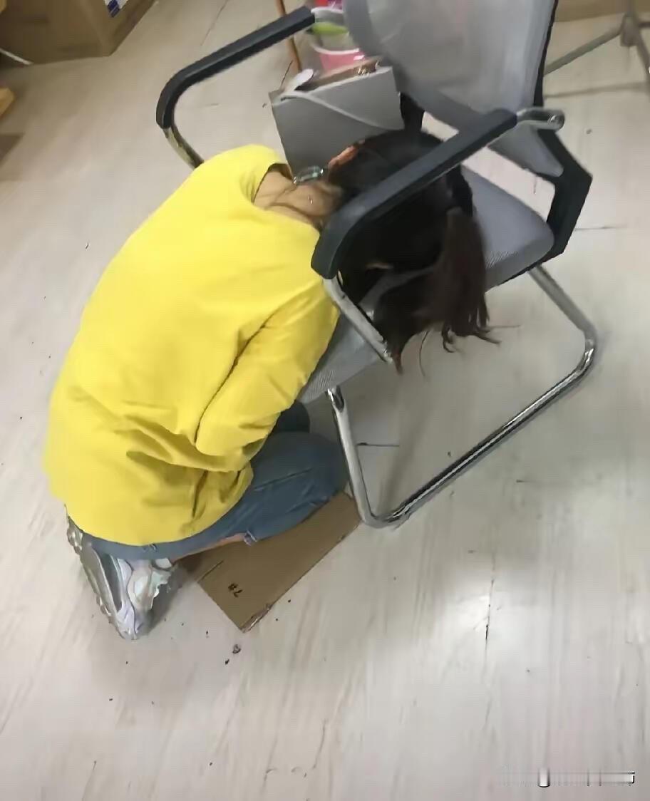 抑郁女儿的同伴没坚持吃药，后来成了这个样吃不吃药会有不一样的结果吗？先来说一下