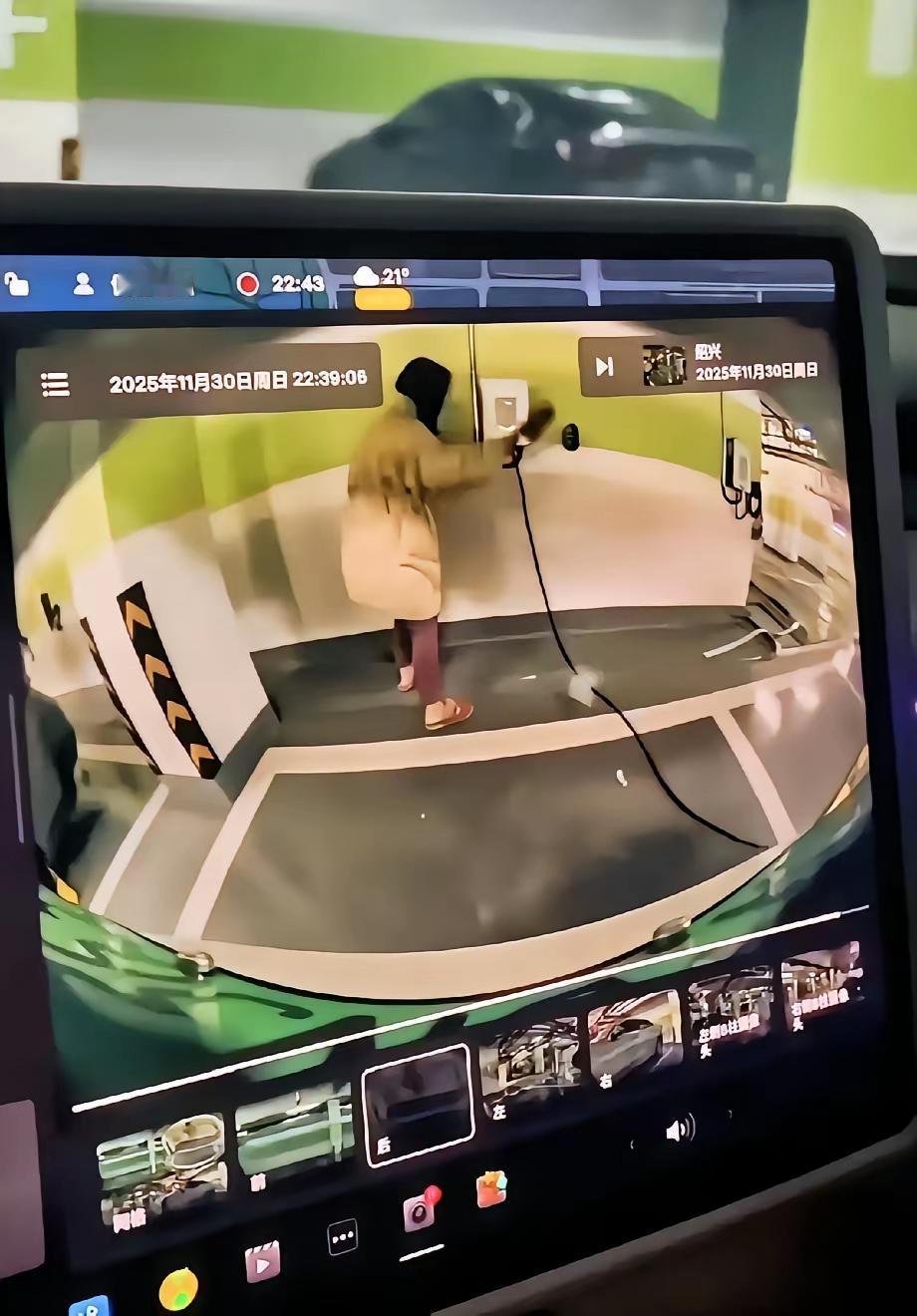 她一刀刀剁向充电线，全网炸了：这是嫌命太长？最近，浙江某停车场的一段视频在