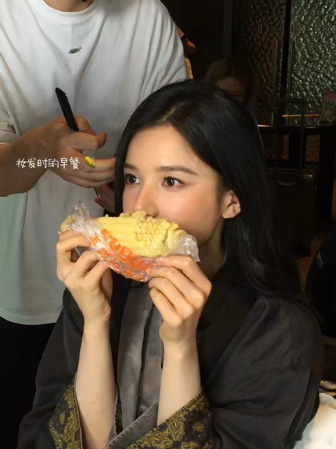 张婧仪私下状态张婧仪私下好接地气私下也这么美！这个状态真的太好了！好鲜活可爱的