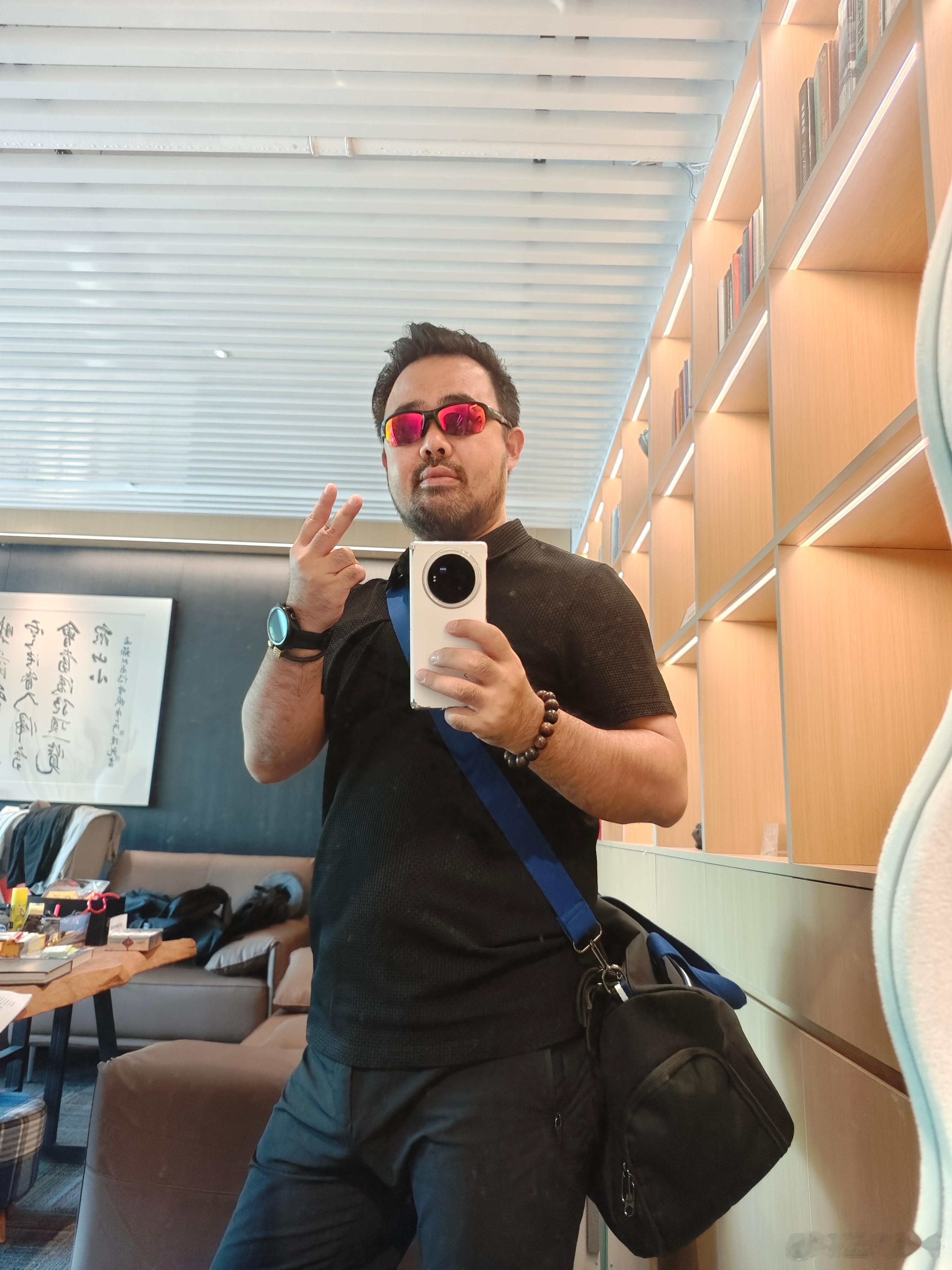 穿这身行头去泰国，应该还好吧，手表换成电子的了，也没啥行李，就一个背包