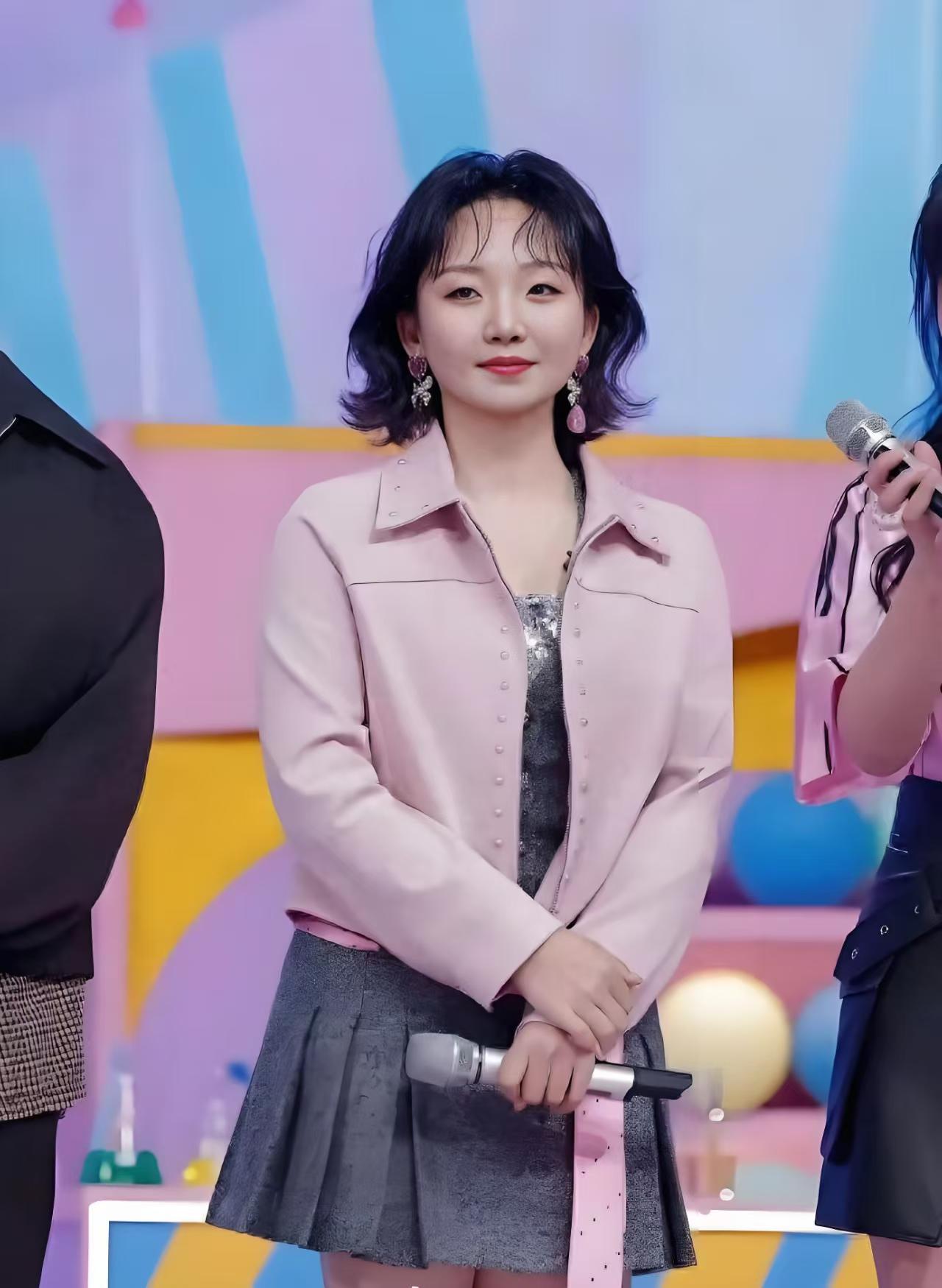辣目洋子真的瘦了很多啊，这一年很多明星开始身材管理啦