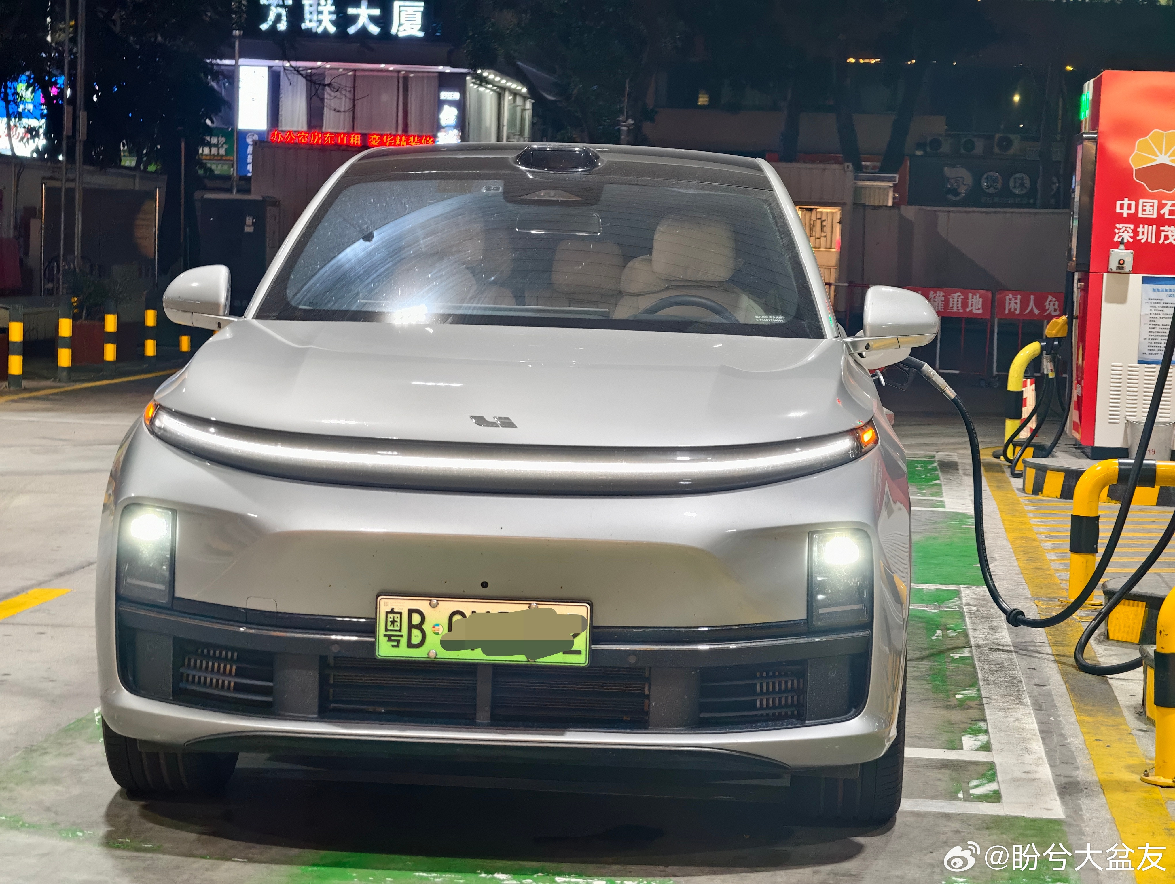 强迫症，油价那么高我也要来把我的理想L7加满，以后就暂时让这伙计吃电了！