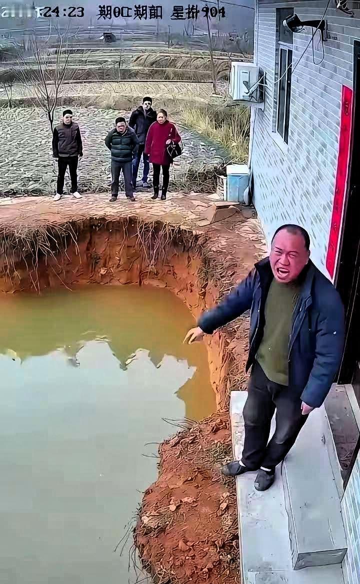 广西阻挠邻居建房的这位邻居，现在估计肠子都悔青了！邻居家建房手续齐全，镇里实