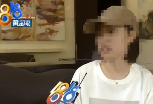 “太缺德了！”8月6日，浙江杭州，一女子收到份快递，但她当时并不在家，便让快递员