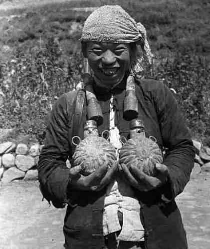 1942年，冀南军区开会时，参谋万怀臣提到一个情报：山东武城县有座伪军炸药厂，设